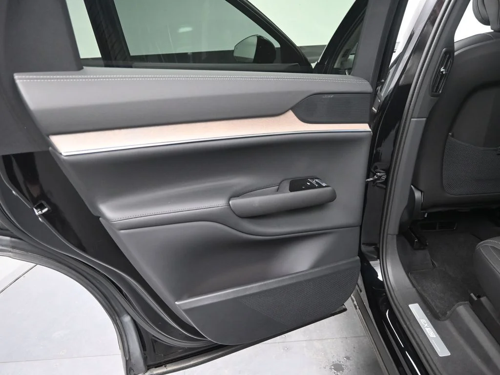 2025 Volvo EX90 Plus - Photo 15
