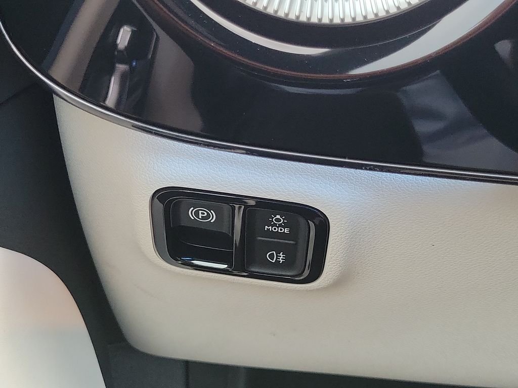 New 2027 Polar White Mercedes-Benz CLA 220 image 29