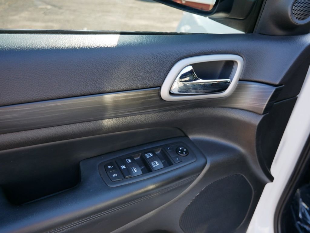 Certified Used 2021 White Jeep Laredo X image 15