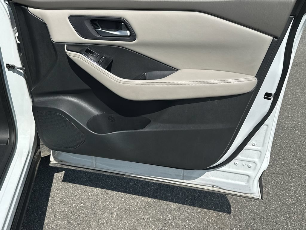 Used 2025 White Nissan SV image 14