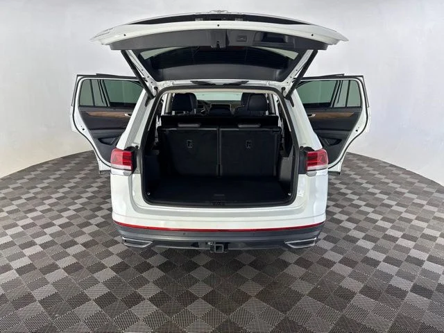 Used 2024  Volkswagen 2.0T SE w/Technology image 17