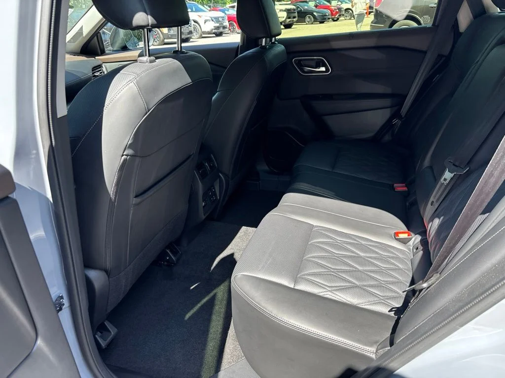Used 2023 Gray Nissan Platinum image 16
