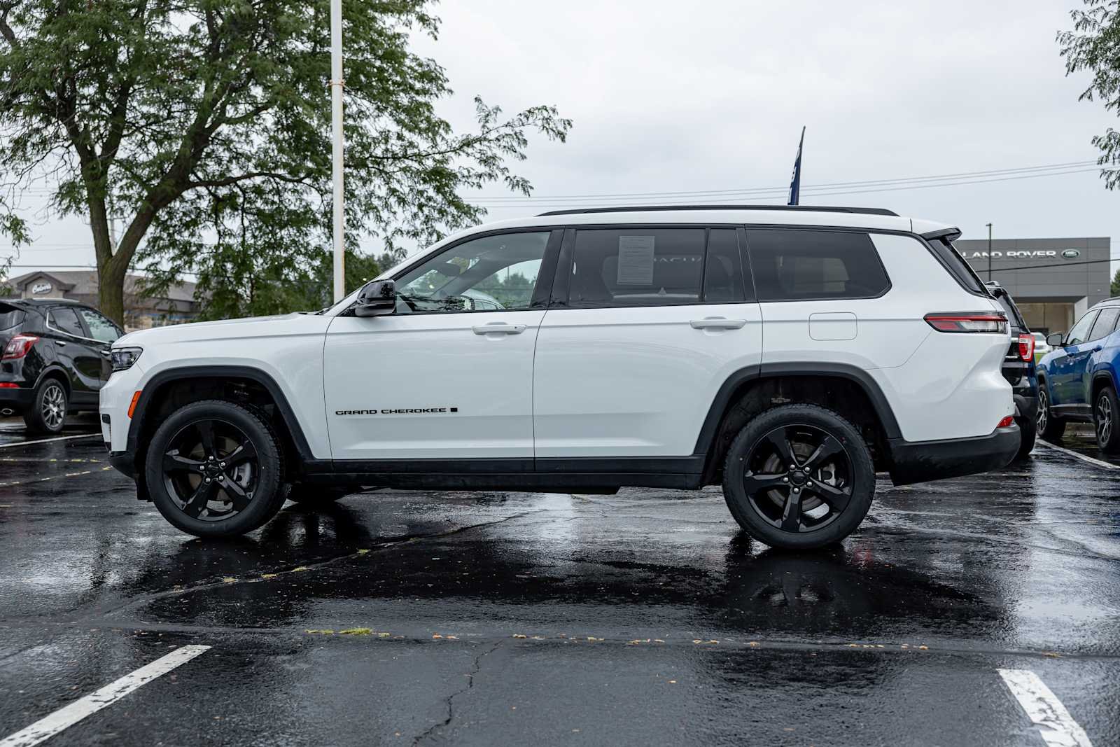 Used 2023 Bright White Clearcoat Jeep Altitude image 4