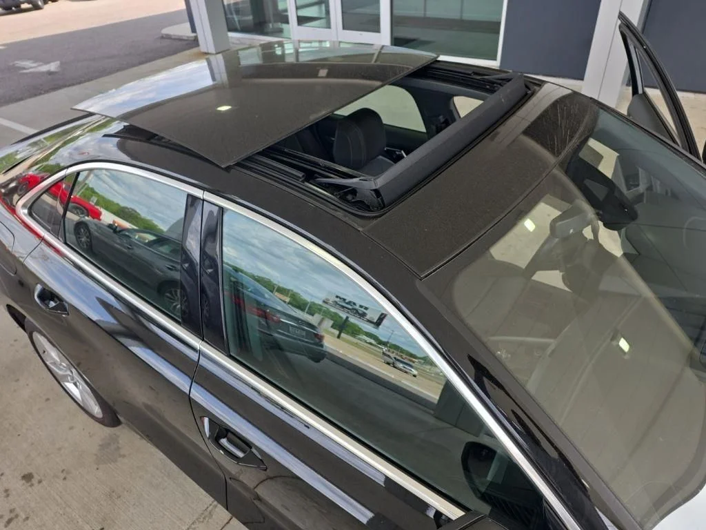 Used 2024  Audi 40 Premium image 16