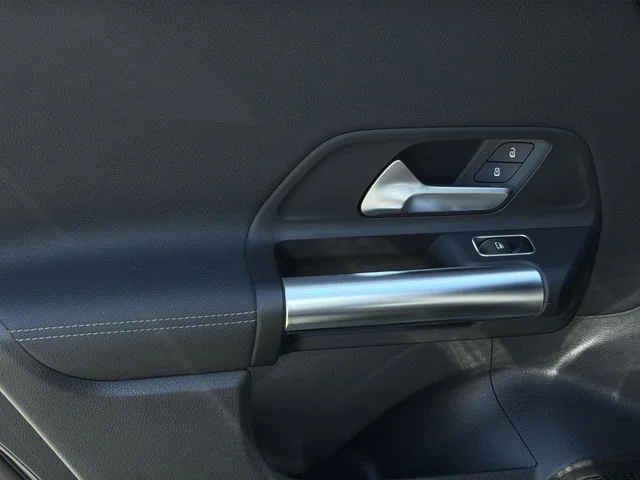 Used 2023  Mercedes-Benz GLA 250 image 21