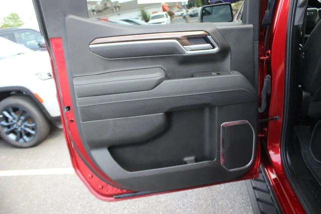 Used 2025 Red Chevrolet RST image 23