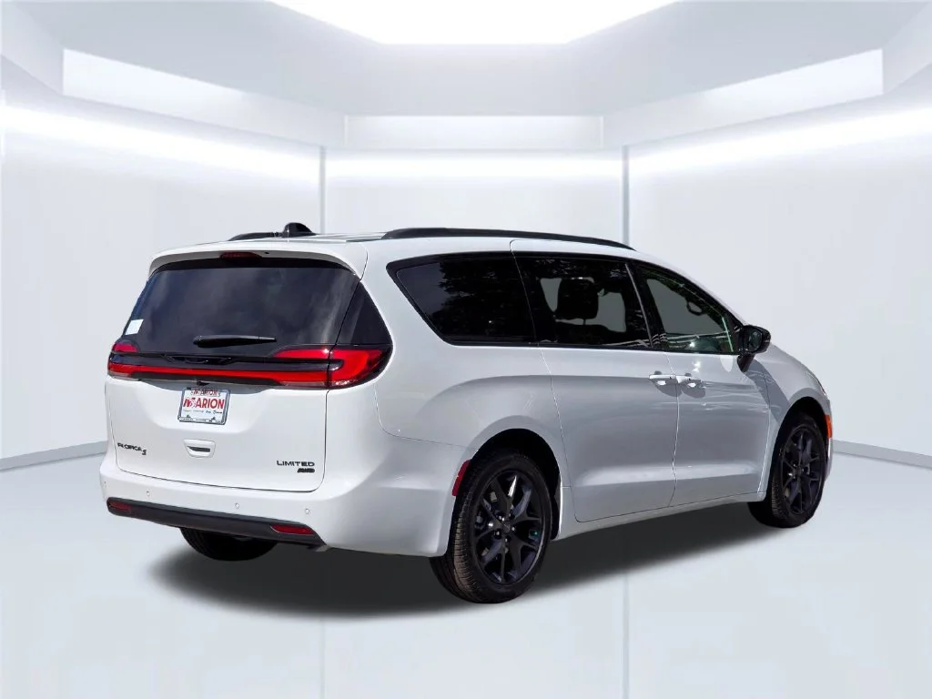 New 2027 White/off-white Chrysler Limited image 21