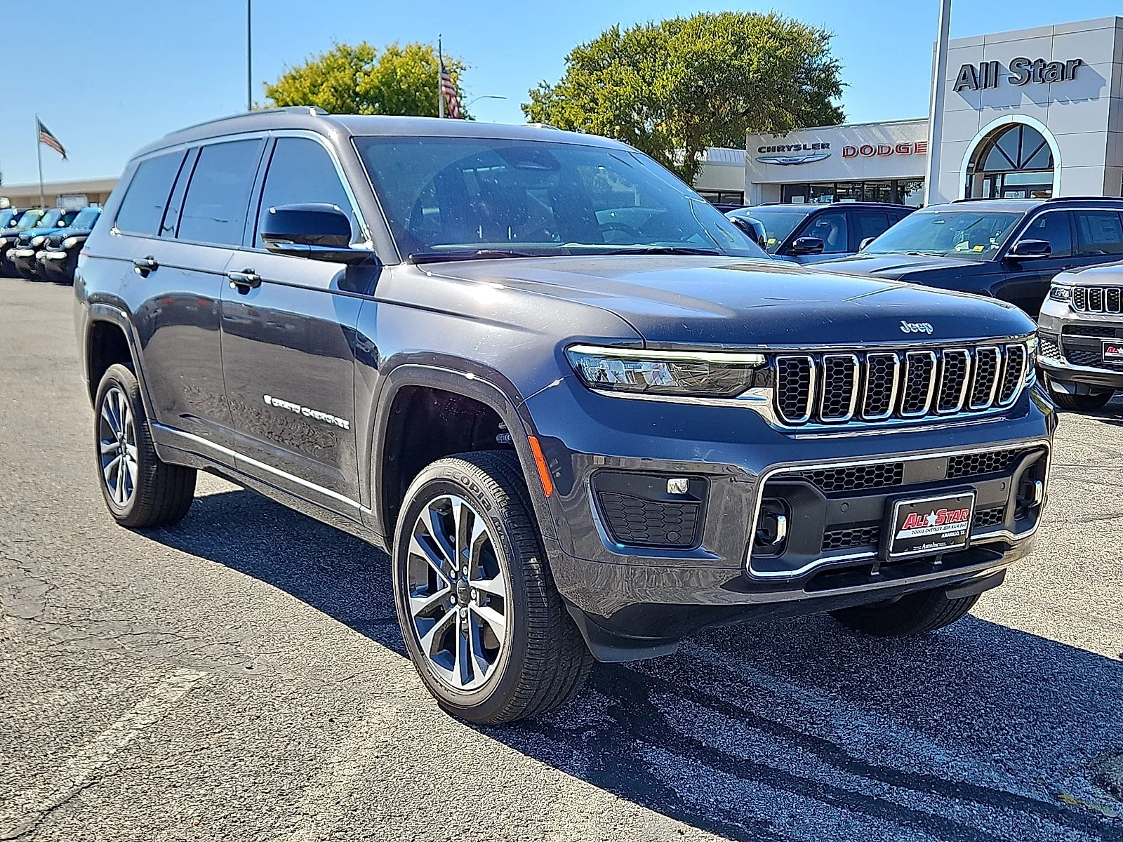 New 2025 Baltic Gray Jeep L OVERLAND 4X4 image 4
