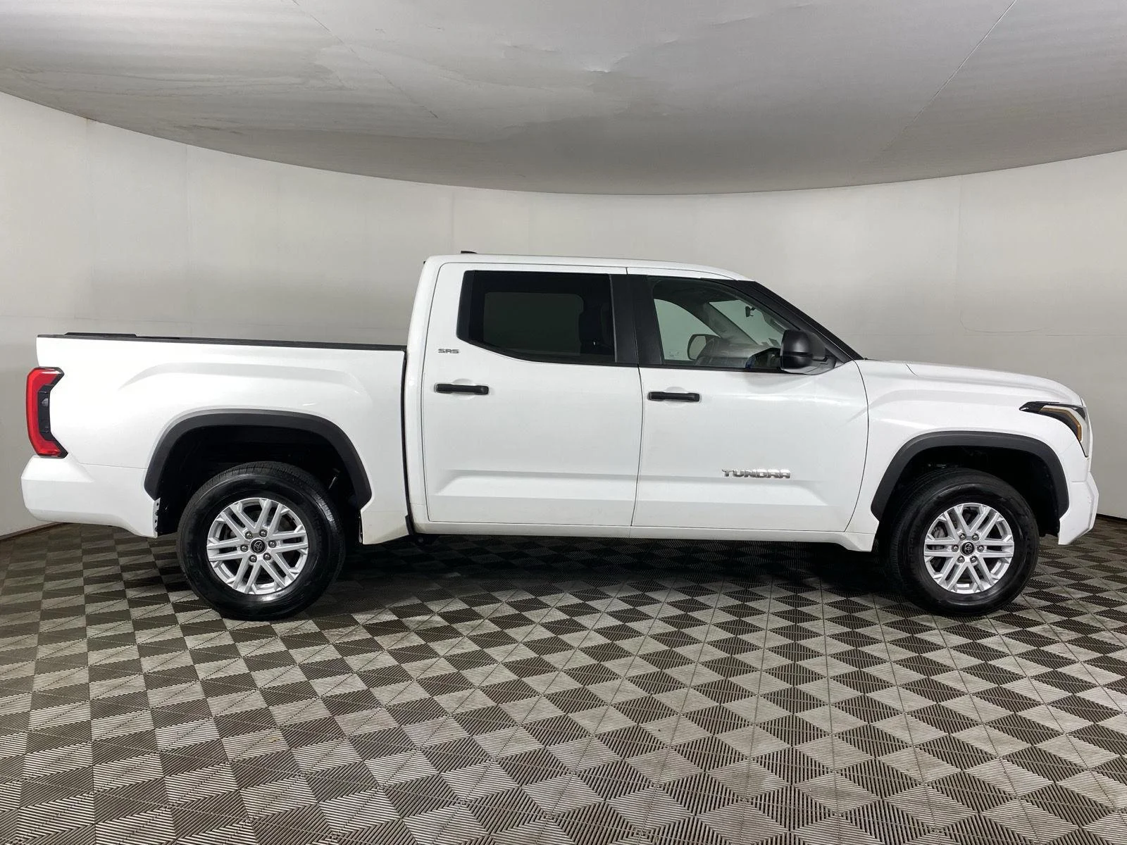 Used 2024 Ice Cap Toyota SR5 image 7