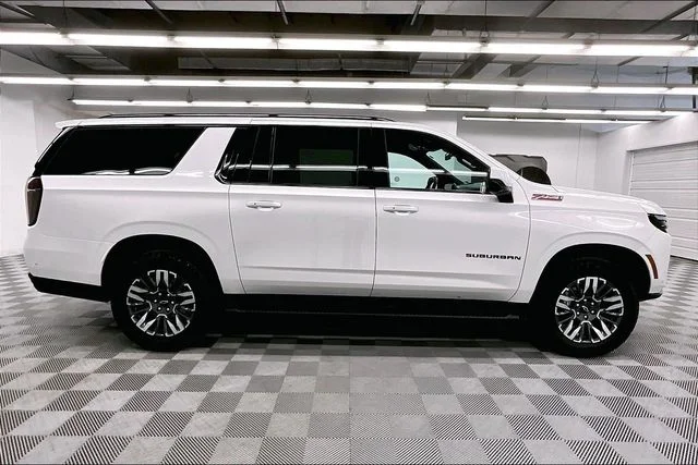 2025 Chevrolet Suburban Z71 - Photo 16