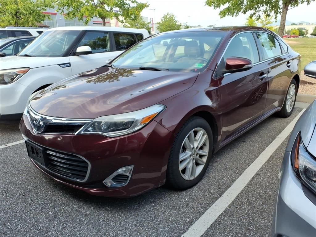 Used 2013  Toyota XLE Premium image 4