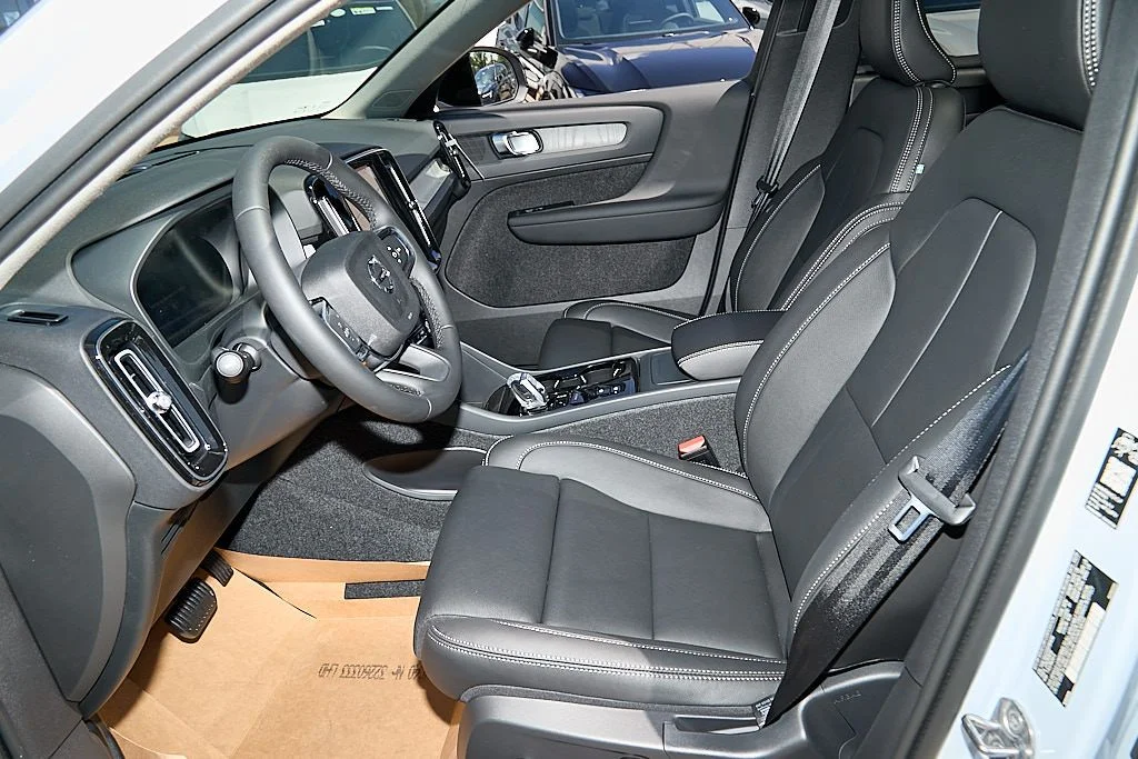 New 2026 Cloud Blue Volvo Plus image 17