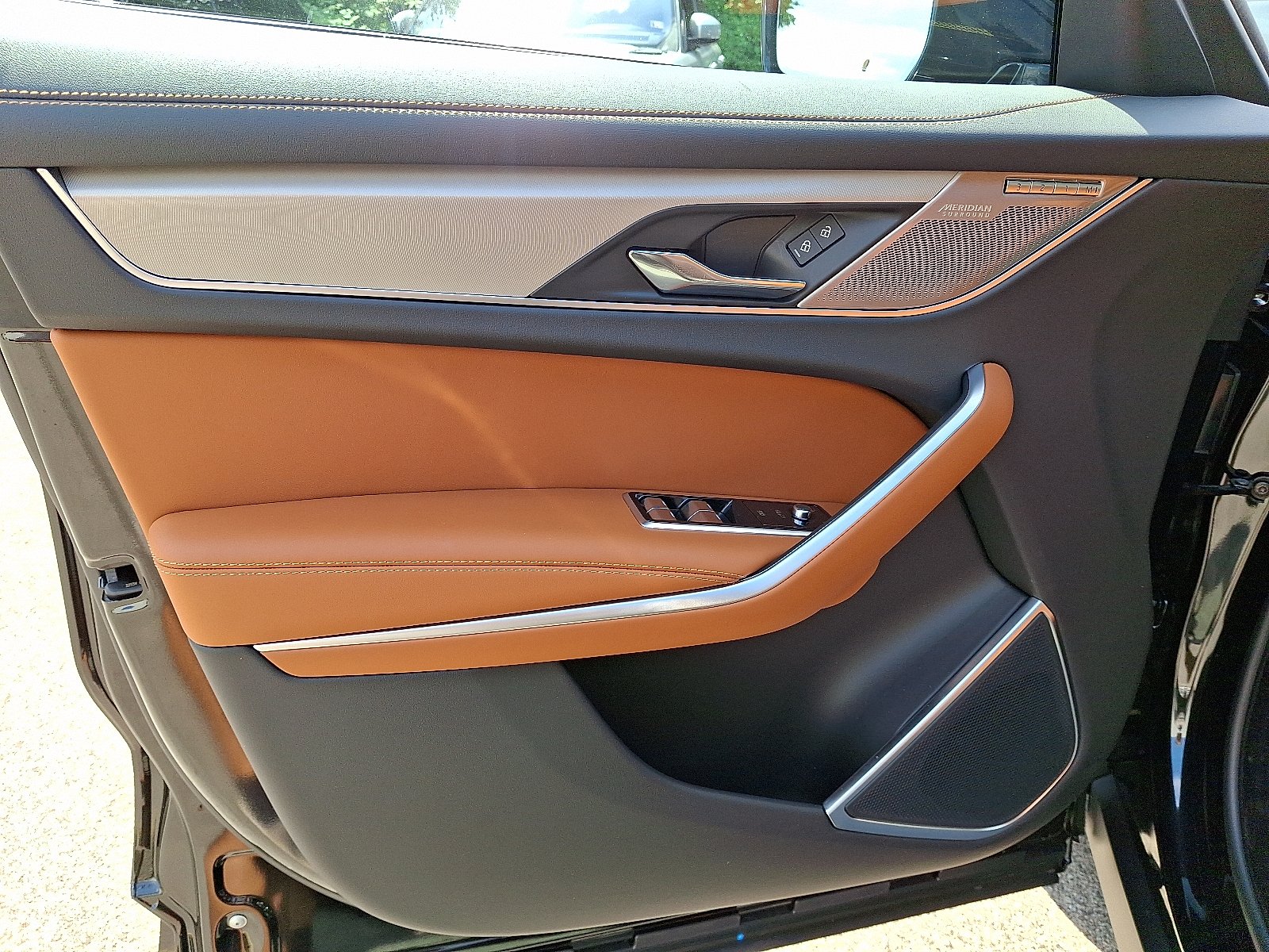 2026 Jaguar F-Pace R-Dynamic S - Photo 5