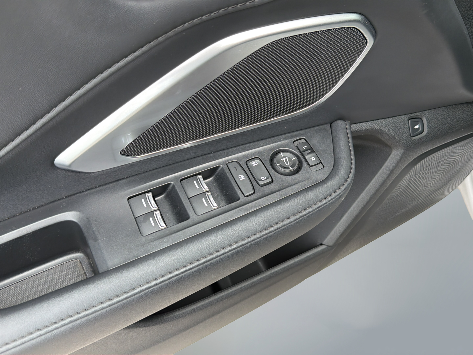 Used 2024 Platinum White Pearl Acura Base image 30