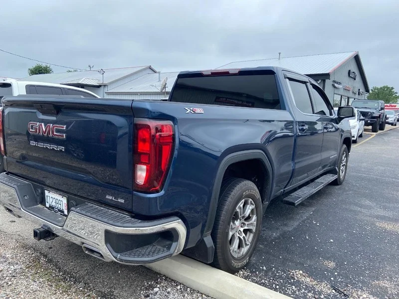 Used 2021 Pacific Blue Metallic GMC SLE image 5
