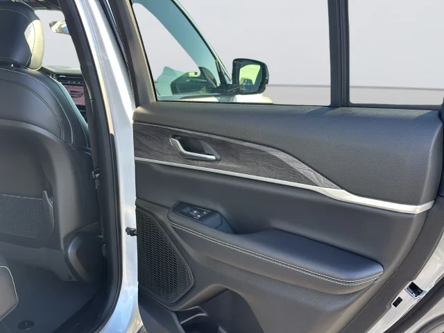Used 2024 Silver Jeep Limited image 32