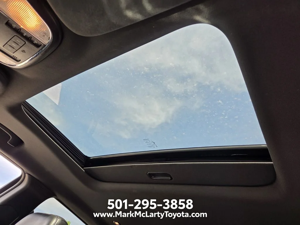 Used 2018 White Jeep Limited image 18