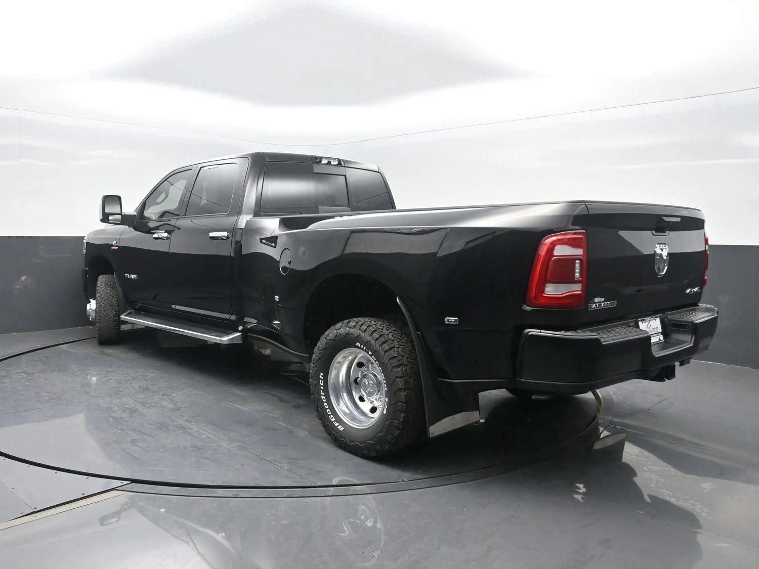 Used 2024 Diamond Black Crystal Pearlcoat Ram Laramie image 48