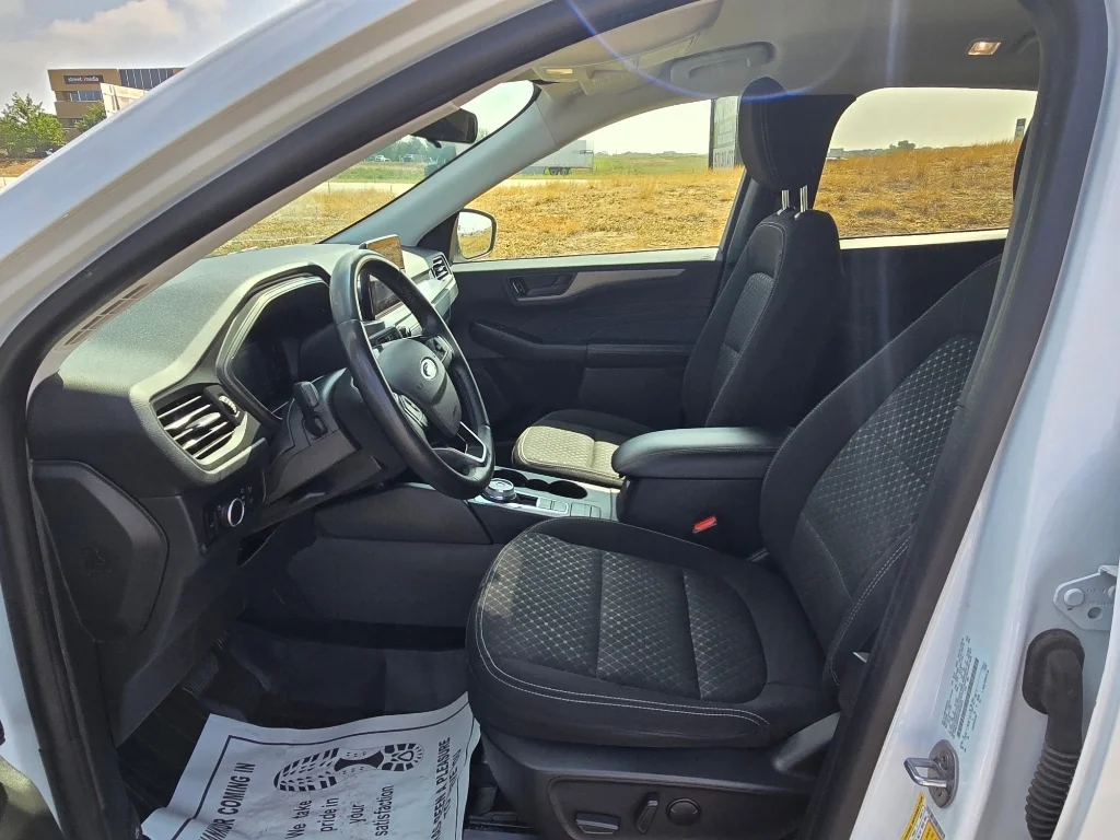 Used 2023 Oxford White Ford Active image 12