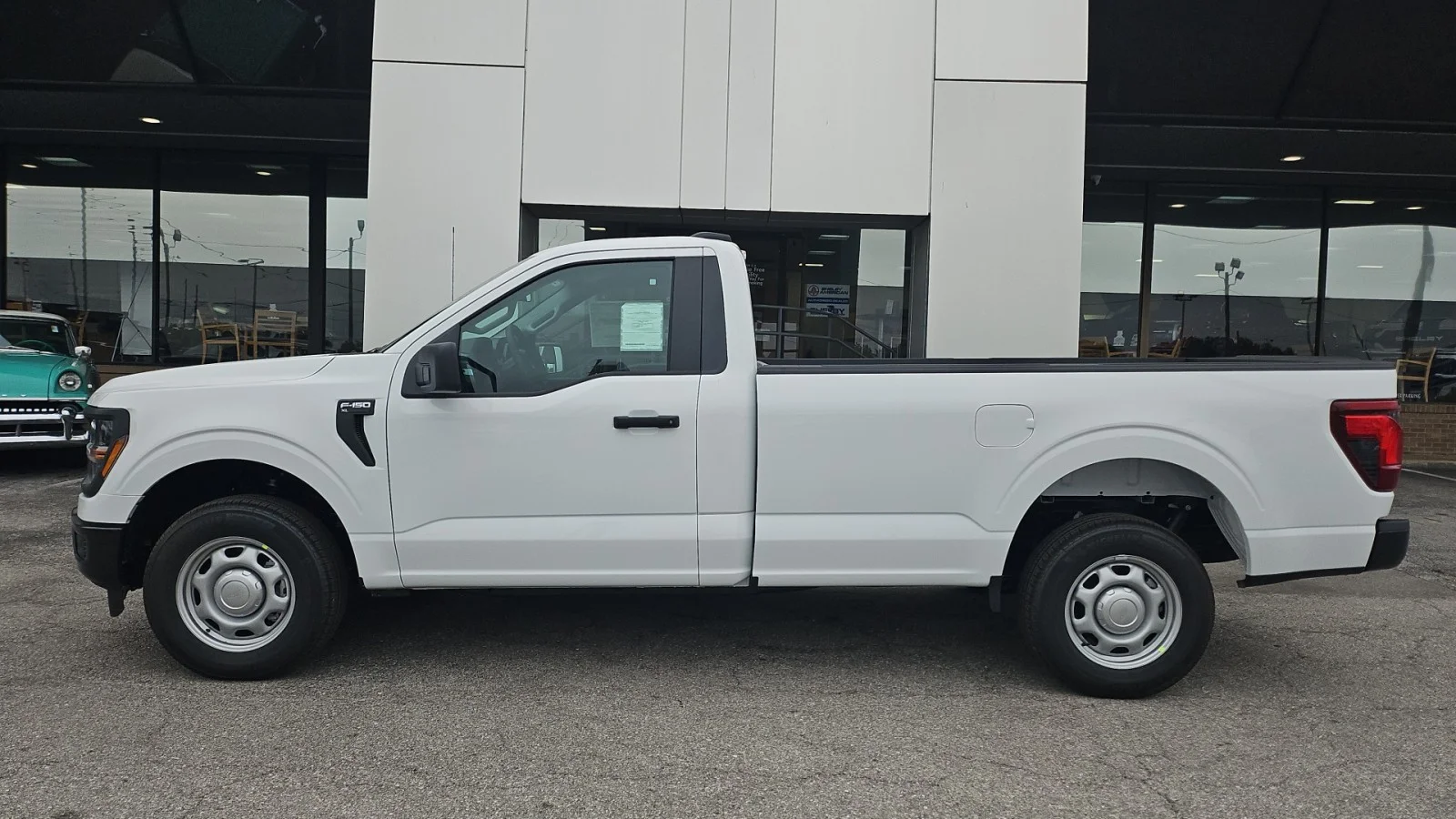 New 2026 Oxford White Ford XL 2WD image 2
