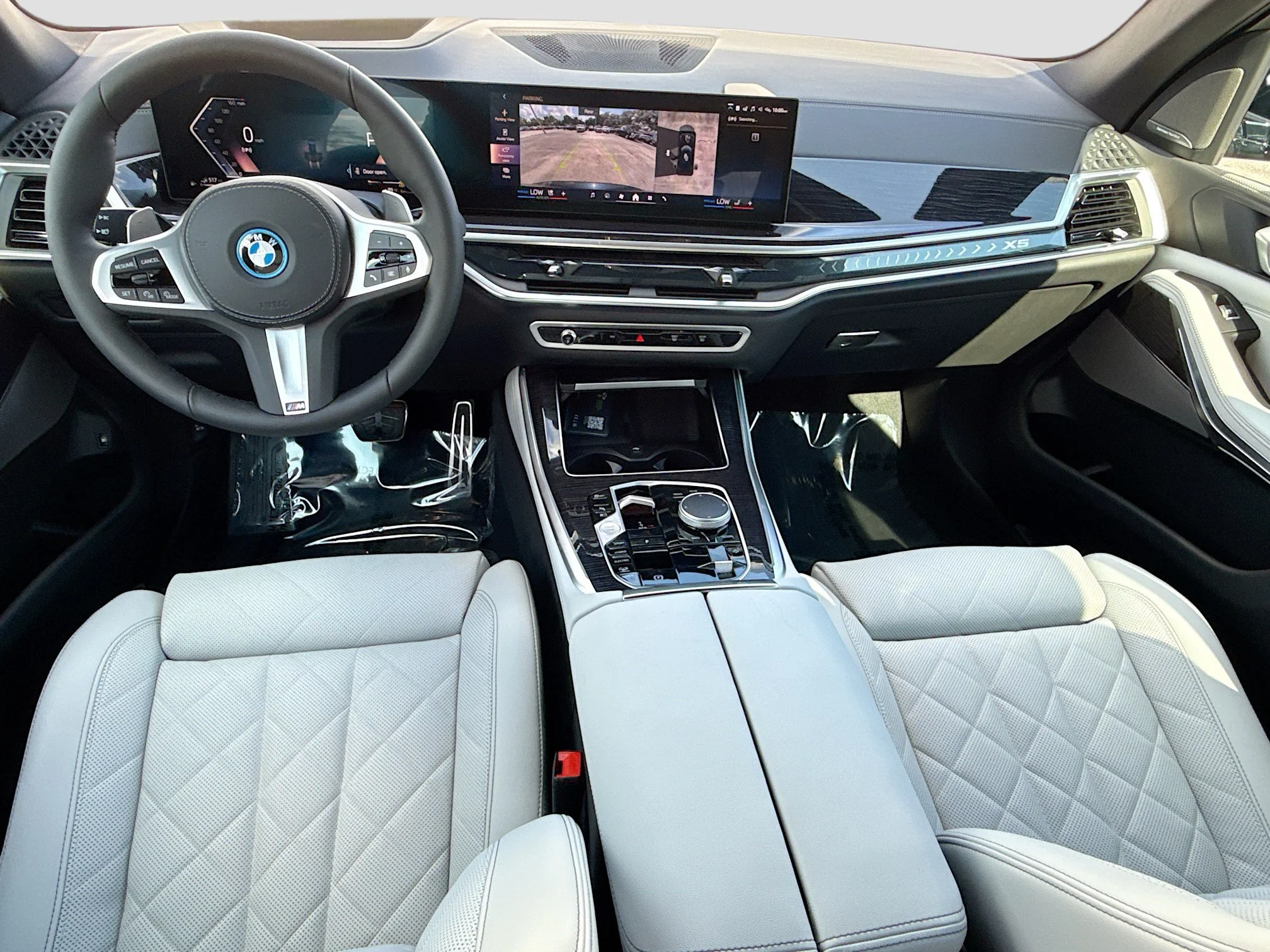 New 2026 Carbon Black Metallic BMW xDrive50e image 16