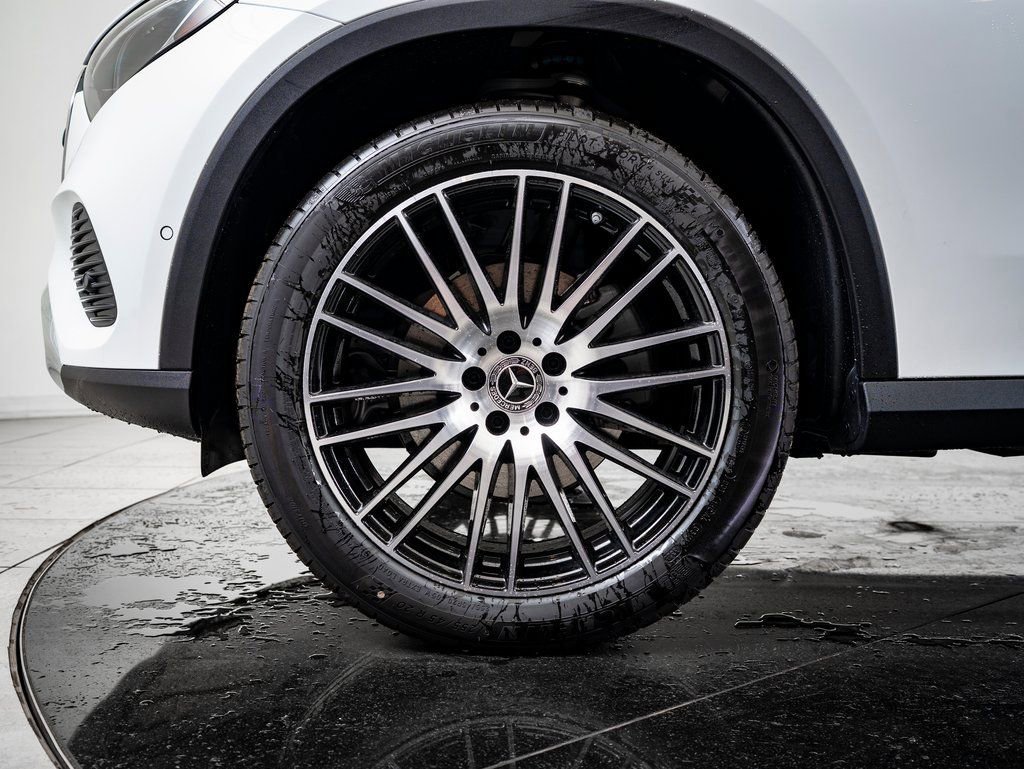 New 2026 MANUFAKTUR Moonlight White Metallic Mercedes-Benz GLC 300 image 13