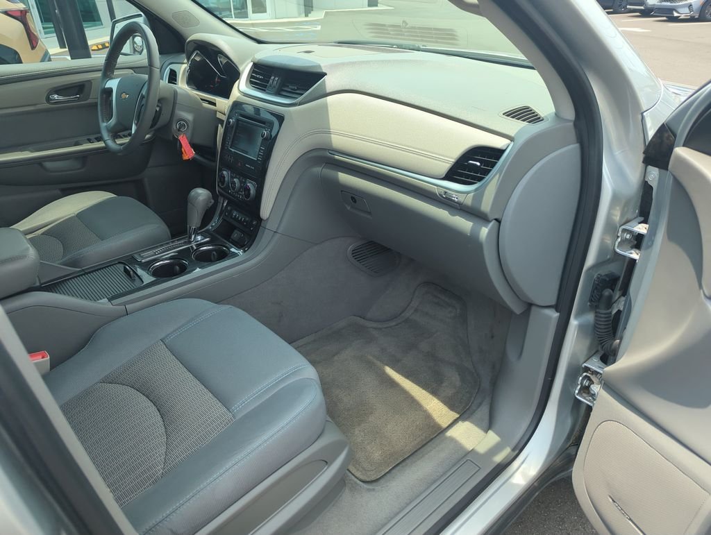 Used 2015 Silver Chevrolet 2LT image 36