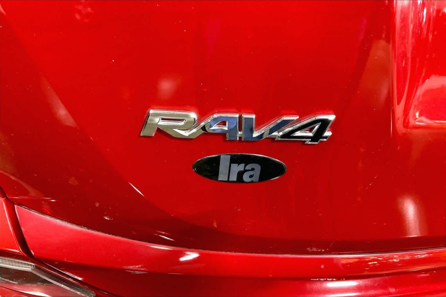 Used 2016 Barcelona Red Metallic Toyota XLE image 10