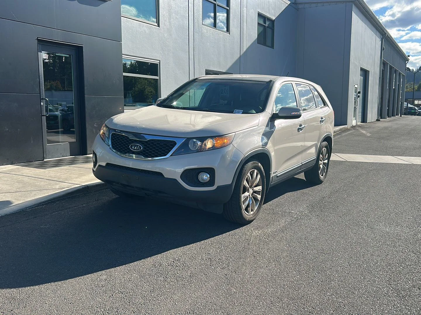 Used 2011 White Sand Beige Kia EX image 1