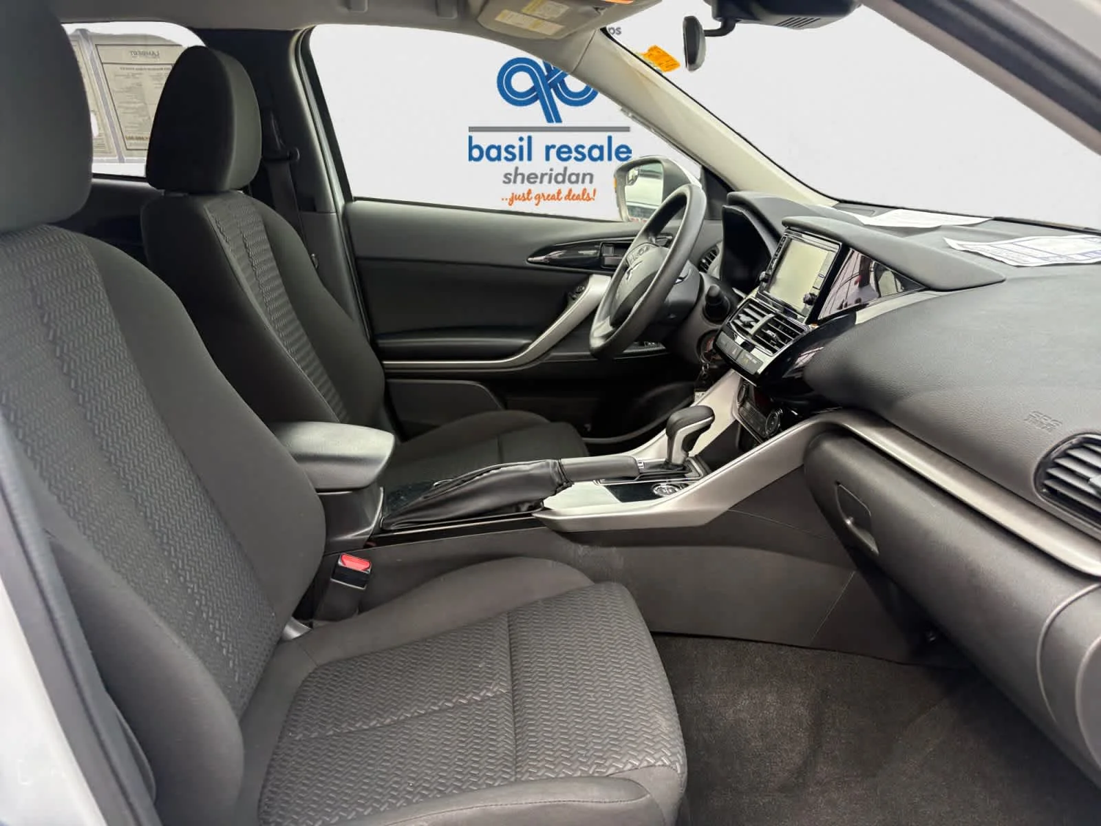 Used 2025 White Diamond Mitsubishi ES image 19