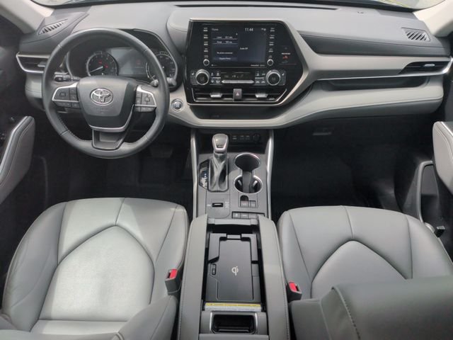 Used 2022 Black Toyota XLE image 31