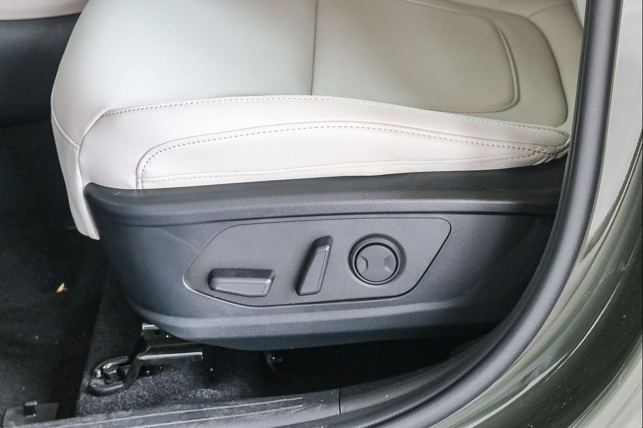 New 2026 Green Hyundai SEL Premium image 22