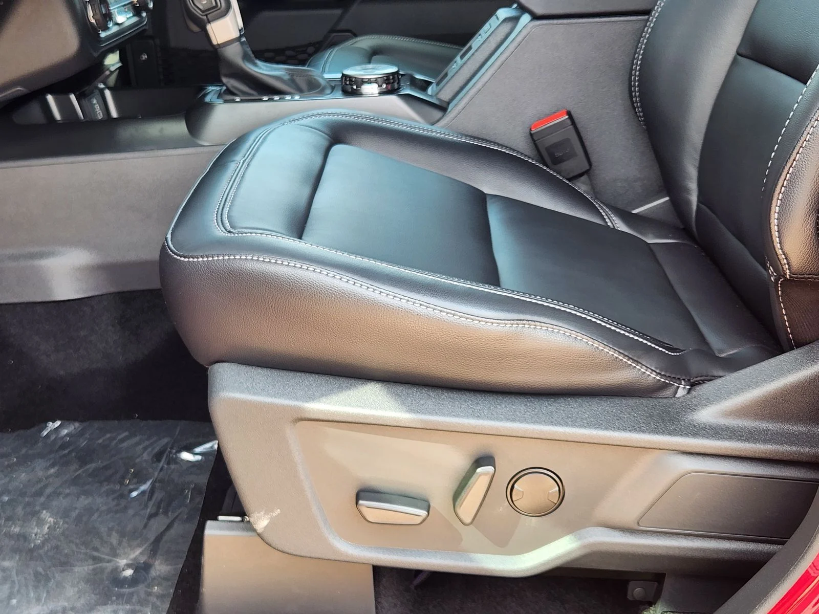 New 2026 Ruby Red Metallic Tinted Clearcoat Ford Outer Banks® image 18