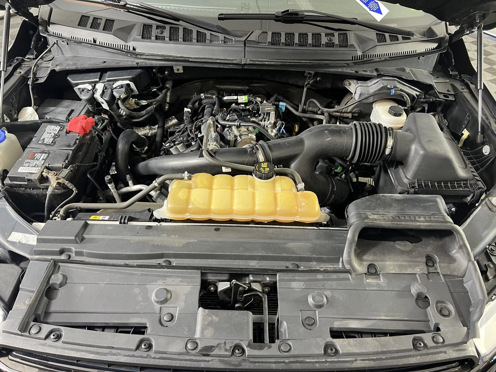 Used 2020 Agate Black Ford LARIAT image 32