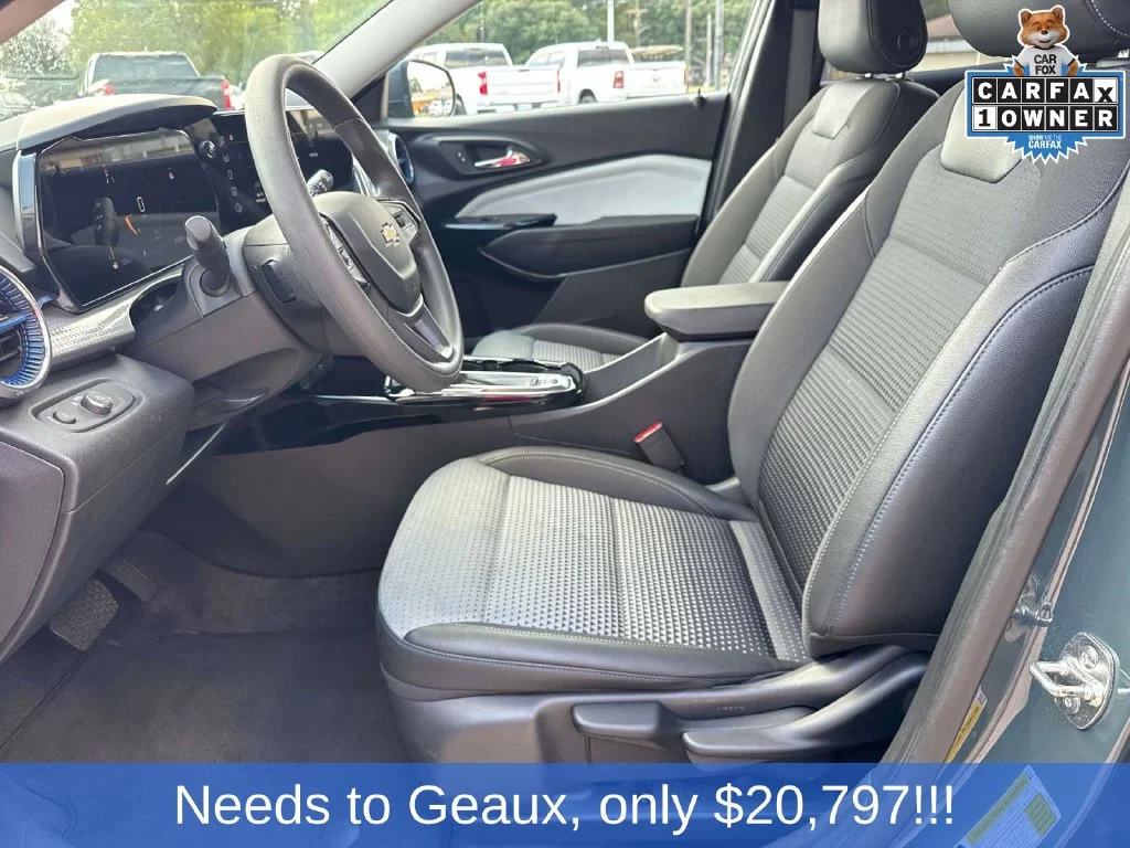 Used 2025 Gray Chevrolet LT image 34