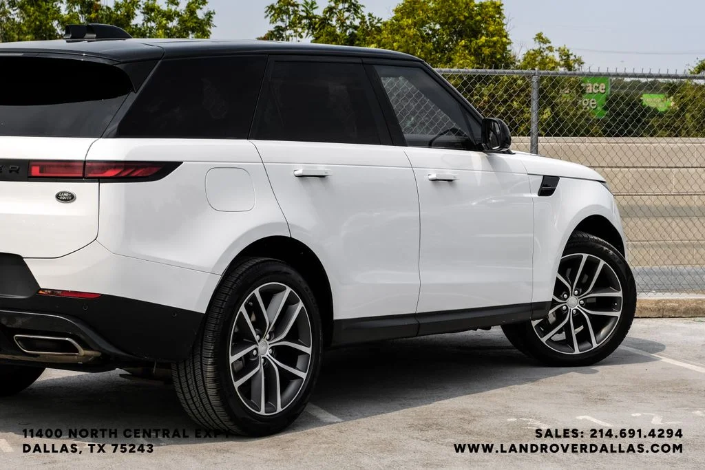 Used 2023 Fuji White Land Rover SE image 10