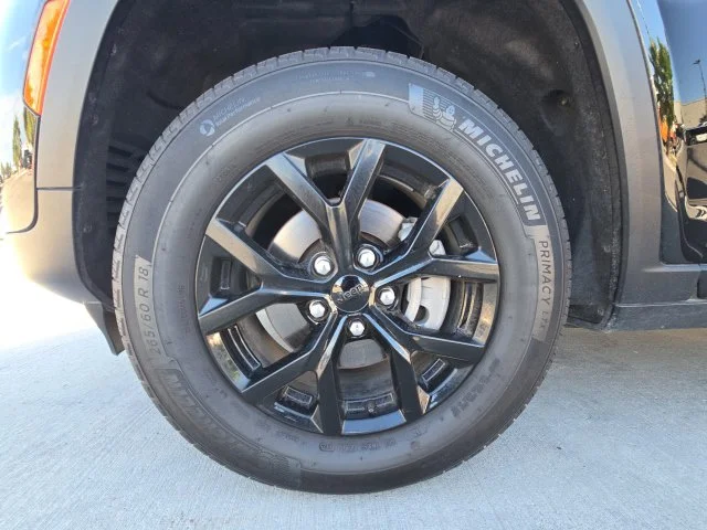 Used 2025 Black Jeep Altitude X image 22