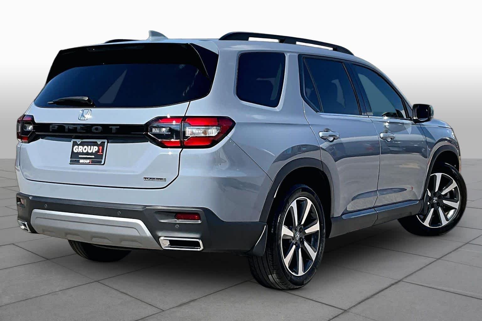 Used 2025 Sonic Gray Pearl Honda Touring image 13