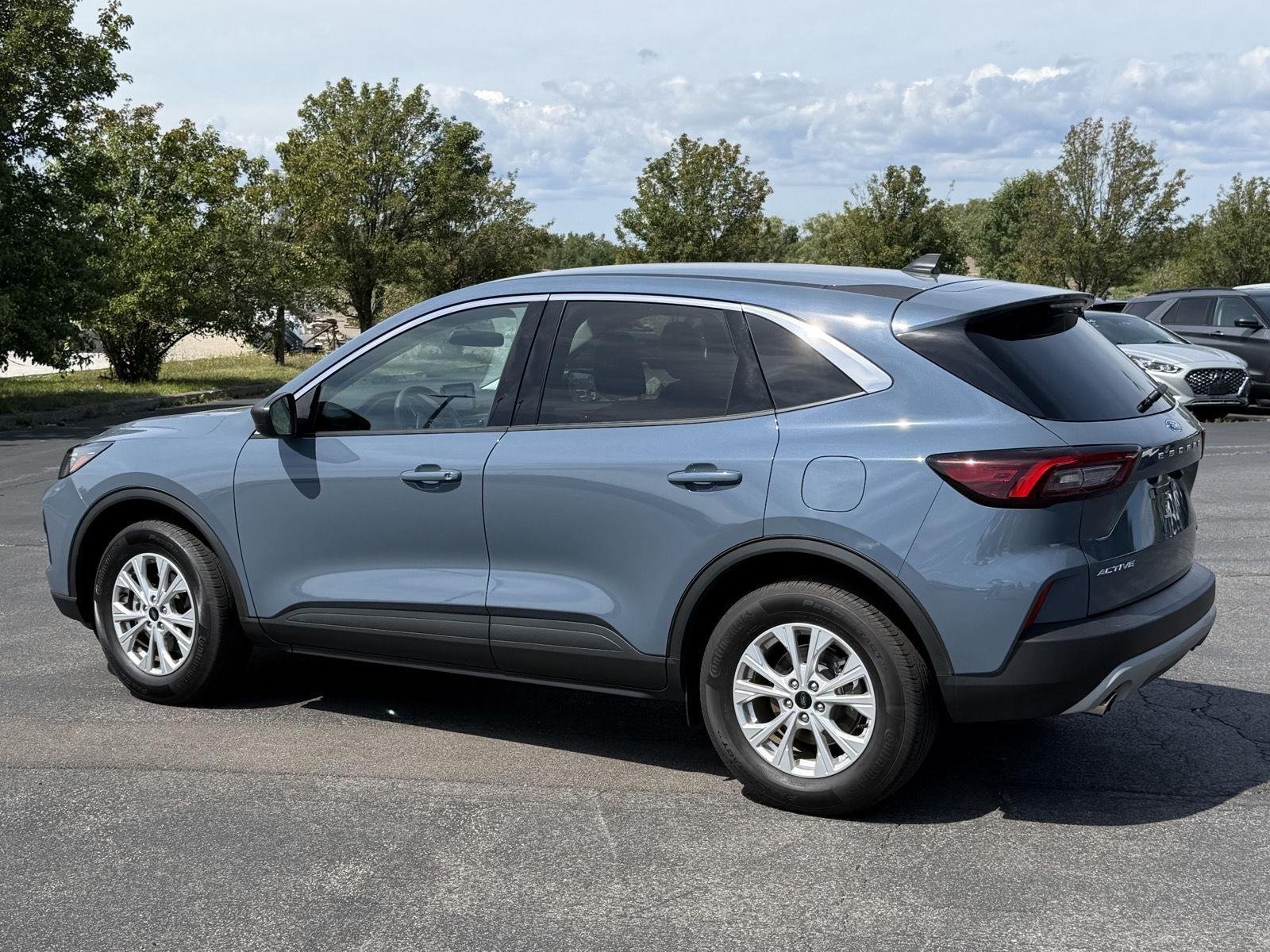 Used 2024 Vapor Blue Ford Active image 7