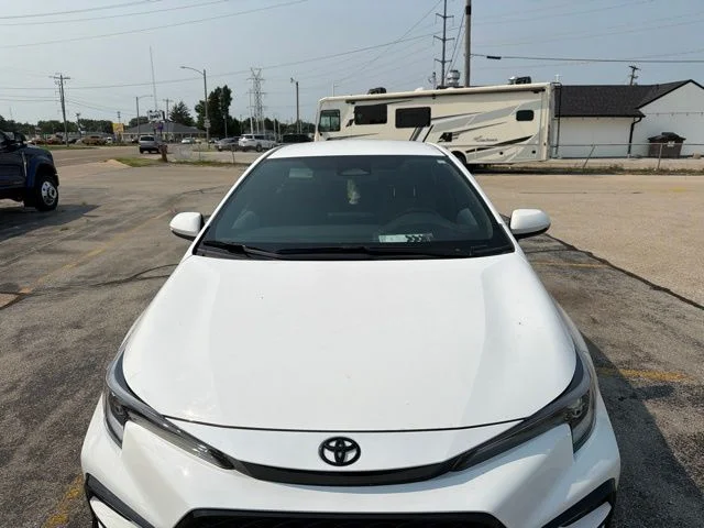 Used 2024 Ice Toyota SE image 3