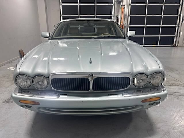 Used 2000 Gold Jaguar Base image 3
