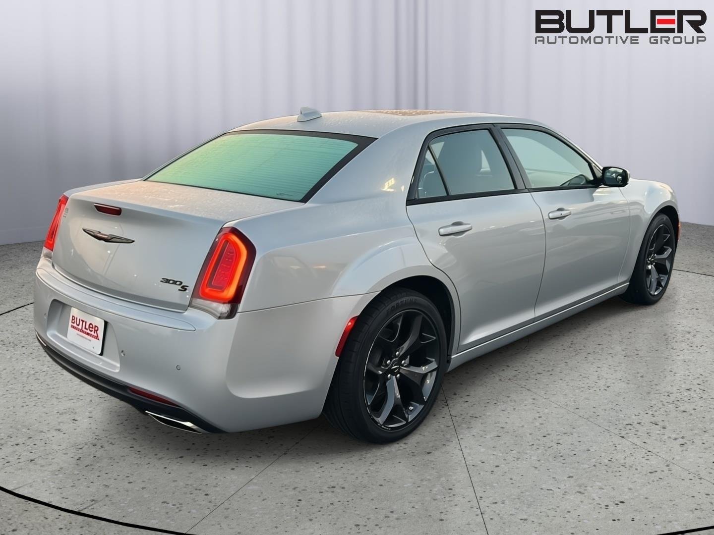 Used 2023 Silver Mist Clearcoat Chrysler 300S image 6