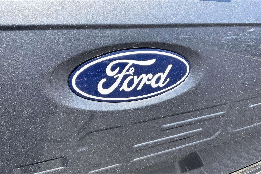 New 2026 Carbonized Gray Metallic Ford XLT image 31