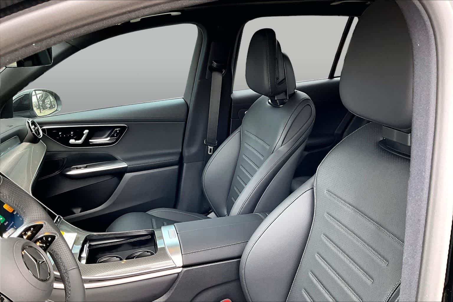 New 2026 Black Mercedes-Benz GLC 300 image 16