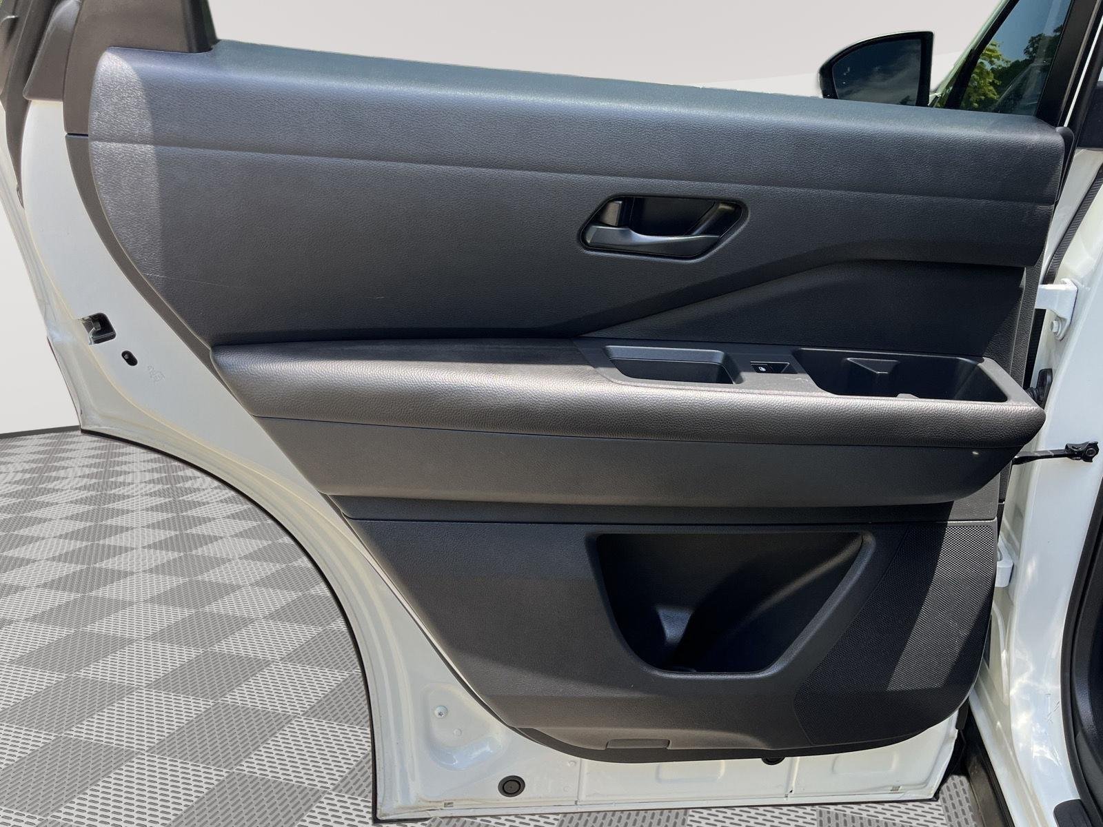 Used 2025 Glacier White Nissan S image 11