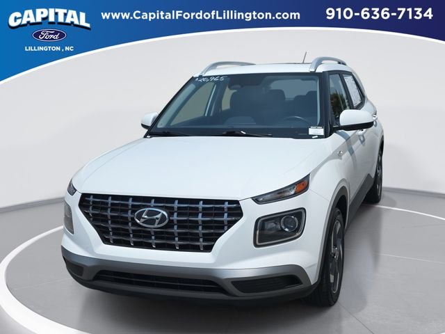 Used 2025 White Hyundai SEL image 1