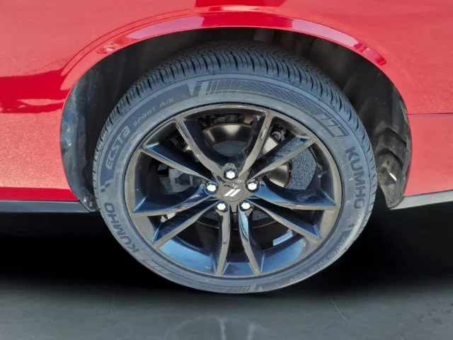 Used 2018 Red Dodge SXT image 14