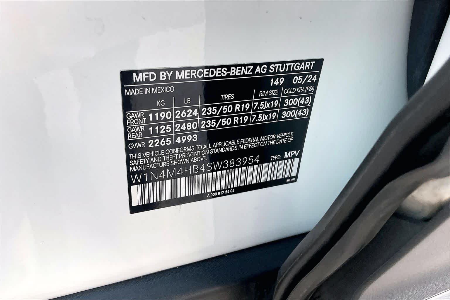 Used 2025 Polar White Mercedes-Benz GLB 250 image 34