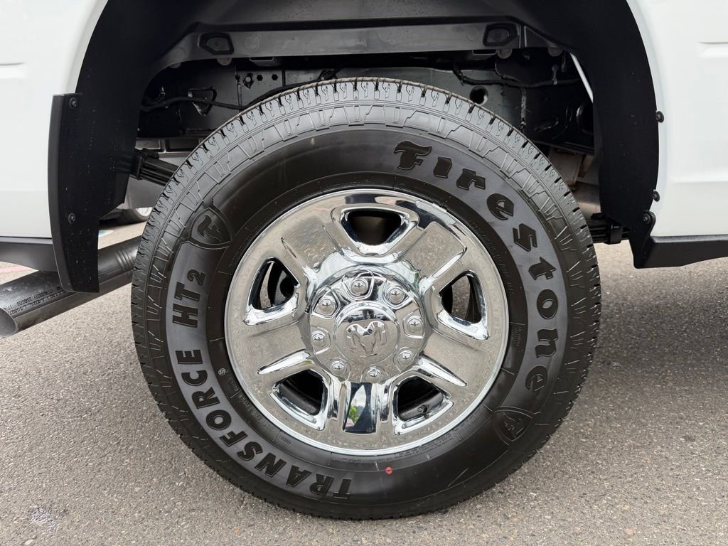 New 2026 Bright White Clear-Coat Exterior Paint RAM Tradesman image 9