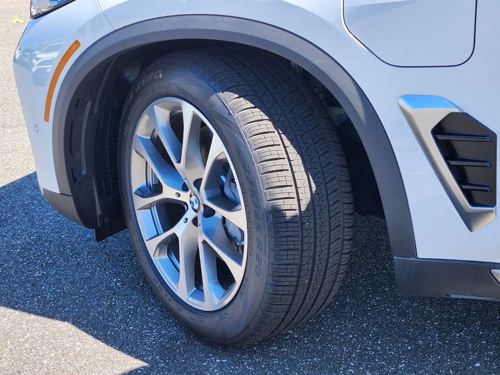 New 2026 White BMW xDrive50e image 30